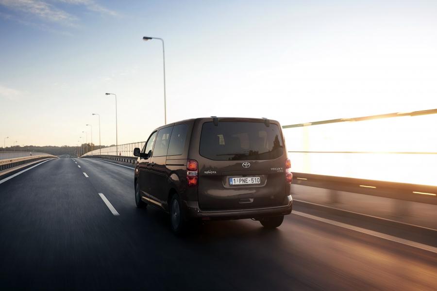  Toyota ProAce Verso 2016 года  (фото 23 из 31)